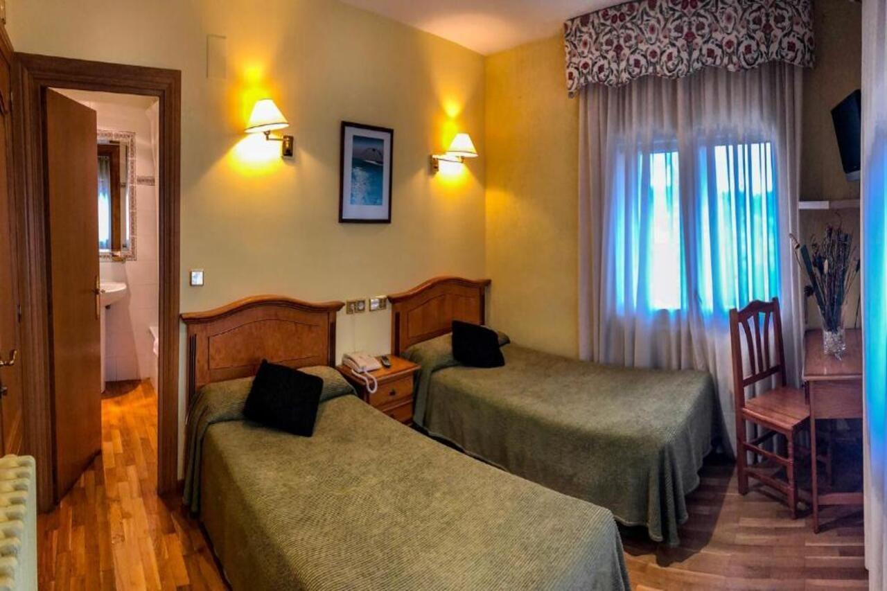 Hotel A Nieu Jaca Exterior foto