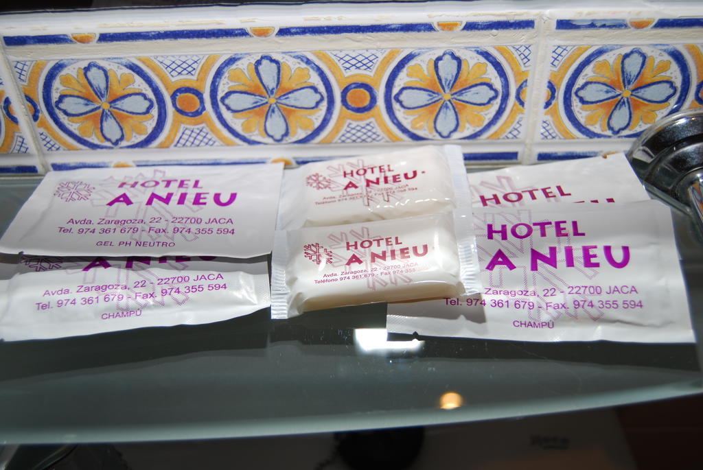 Hotel A Nieu Jaca Habitación foto