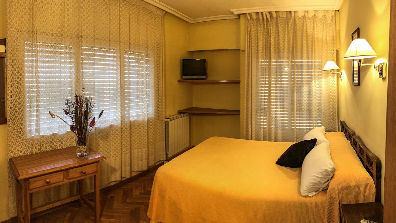 Hotel A Nieu Jaca Exterior foto
